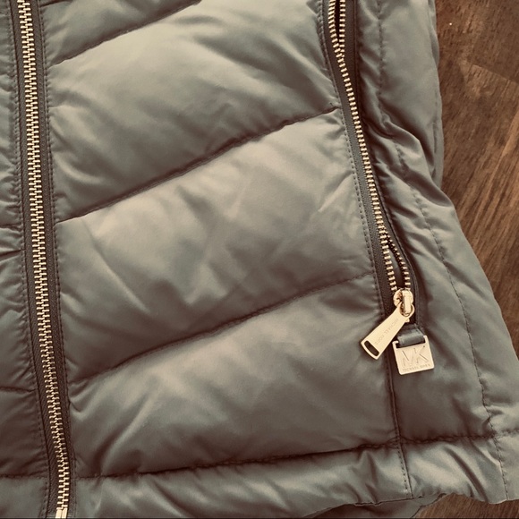 Michael Kors puffer vest - Picture 4 of 5